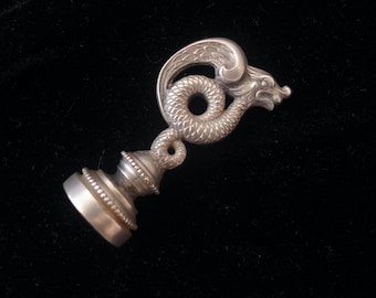 Antiker 800er Silber Geflügelter Schlange Drache Schreibtisch Accessoire Siegel Anhänger