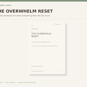 Op de afbeelding: Een digitaal werkboek getiteld The Overwhelm Reset met de ondertitel A gentle reset for when everything feels like too much. De pagina bevat de tekst You don't need to get your whole life together. You just need somewhere to begin en CLEAR CHOOSE CALM CARE.