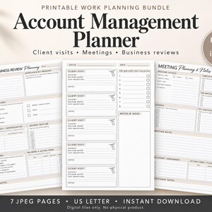 Peut inclure: Un ensemble de planificateurs de gestion de compte imprimables comprenant trois pages blanches avec du texte noir et des accents beige clair. Les pages incluent des sections pour les revues trimestrielles, les visites clients, la planification de réunions et des notes. Texte : "Account Management Planner" et "Printing guide included."