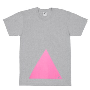Plain Bear Triangle T-shirt Pink on Grey imagen 3