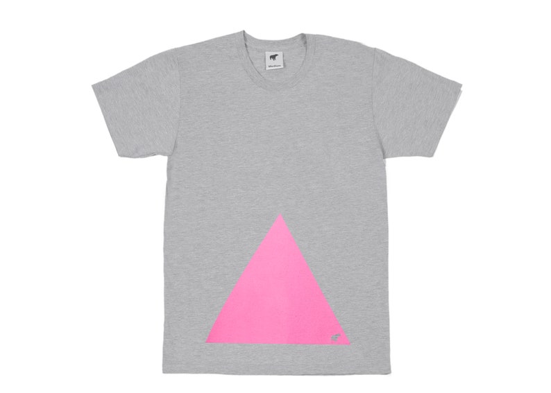 Plain Bear Triangle T-shirt Pink on Grey imagen 3