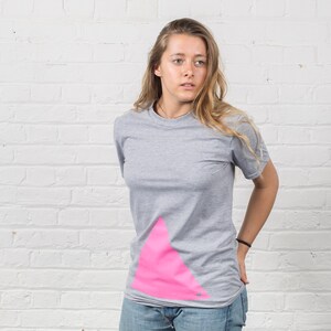 Plain Bear Triangle T-shirt Pink on Grey afbeelding 2