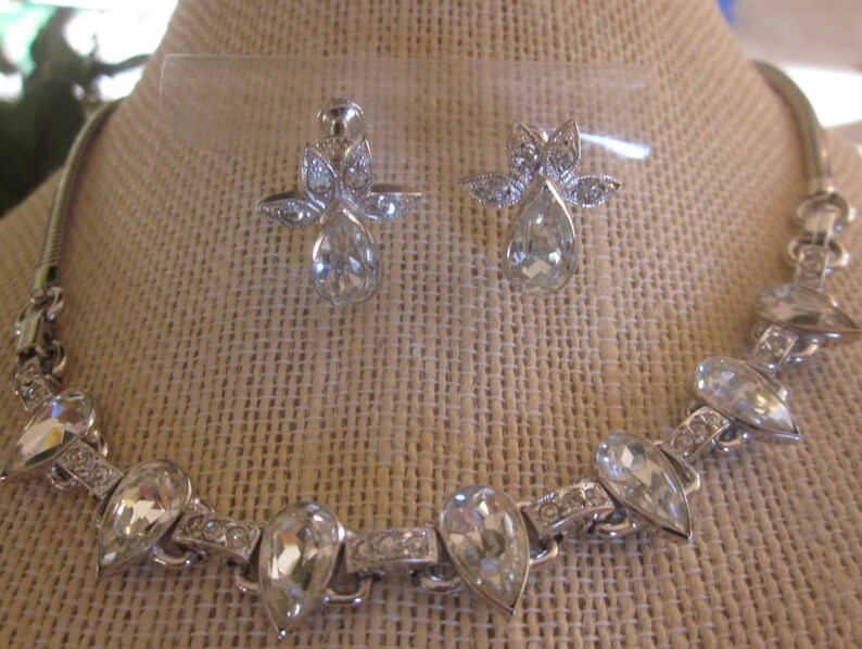 Bridal Bridal Vintage Bridal Sterling Silver Tear Drop Rhinestone Necklace /& Tear Drop Screw Back Earrings Bridesmaid Estate Jewelry Set