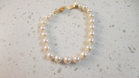 Pearl Hand Knotted Bracelet: Signed Gold Closure Hallmarked G. Silver View 6