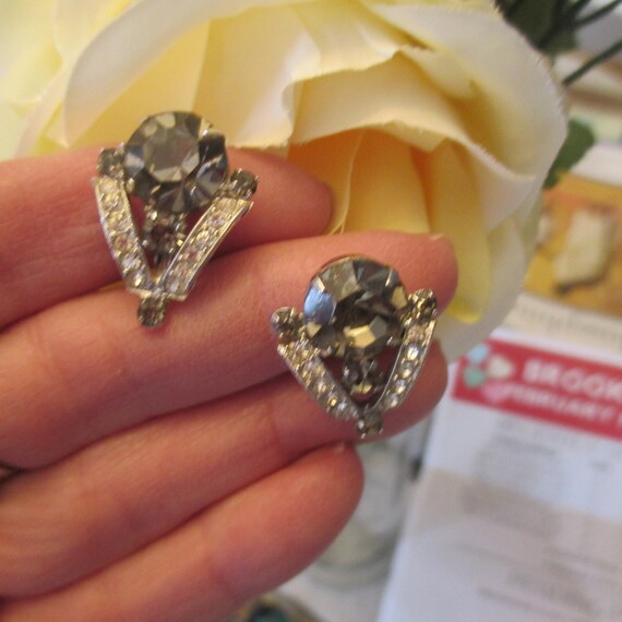 WEISS Mid-Century Smoky Gray and Clear Rhinestone… - image 7