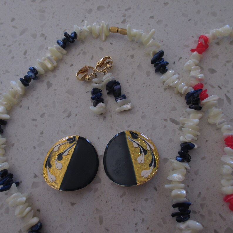 Gift 2 SHELL Necklaces /& Matching Pairs of Earrings Blue Necklace Has Additional Pair Detash 2 Vintage Jewelry Sets Clip Earrings