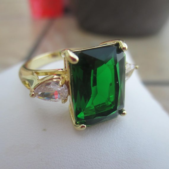 Vintage Green Rhinestone Ring, Size 9, Pale Gold … - image 1