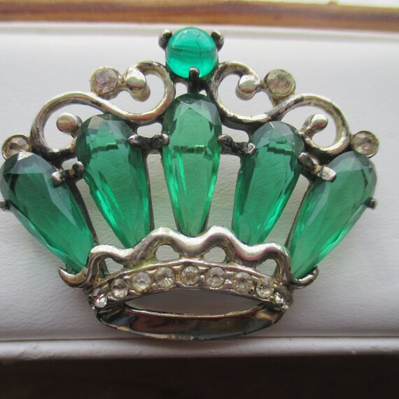 Green Jelly Belly Crown Brooch & 5 Large Tear Dro… - image 7