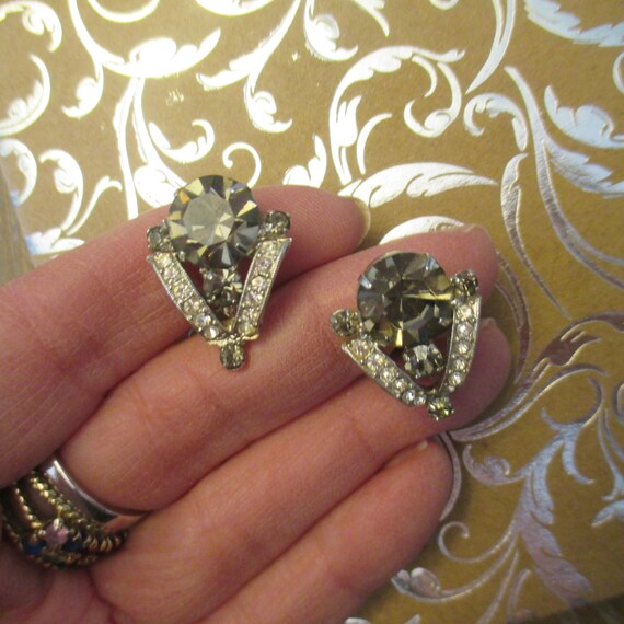 WEISS Mid-Century Smoky Gray and Clear Rhinestone… - image 6