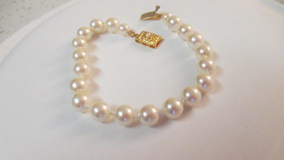 Pearl Hand Knotted Bracelet: Signed Gold Closure Hallmarked G. Silver