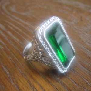Art Deco Inspired Green Glass Ring in a Silver Tone Setting, Size 9, Gift For Her, Glass Green Emerald Color Ring, Gift For Her, Bridesmaid