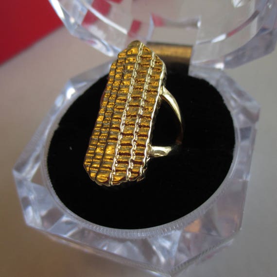 Ann Taylor Gold Modernist Ring, SIZE 5, Open Shank