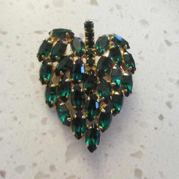 Vintage Oval Marquise Emerald Rhinestone Heart Brooch, Bright Yellow Gold Setting, Gift For Her, Valentine's Day Gift - Love Green