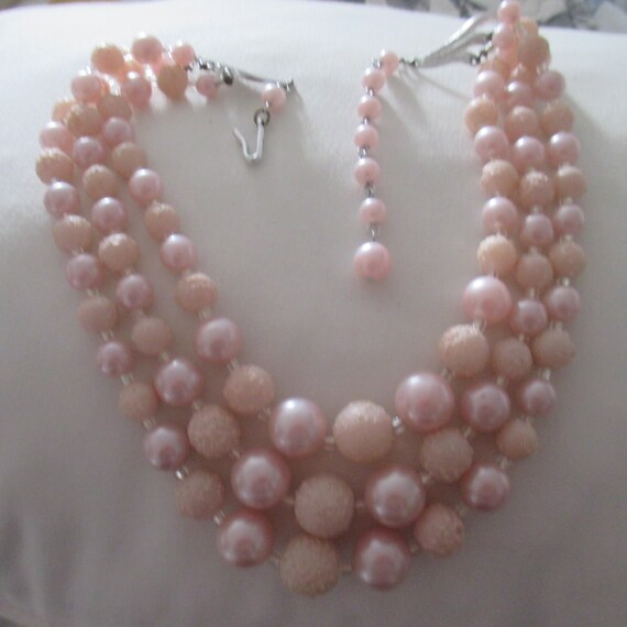 Dusty Pink Vintage JAPAN Three Strand Pink Faux P… - image 4