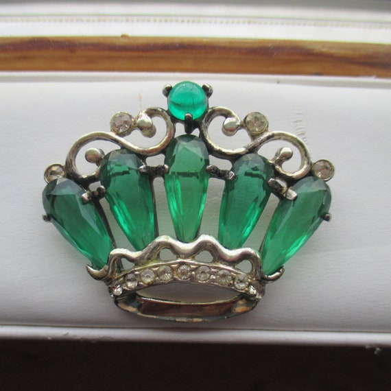 Green Jelly Belly Crown Brooch & 5 Large Tear Dro… - image 6