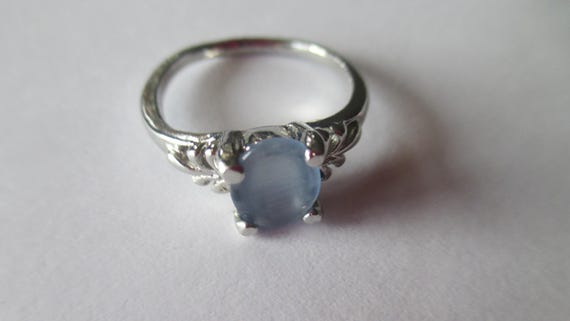 Blue Stone Silver Leaf Ring: Sweet Oval Ring, Size 5