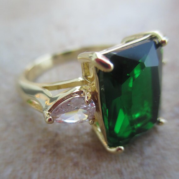 Vintage Green Rhinestone Ring, Size 9, Pale Gold … - image 7