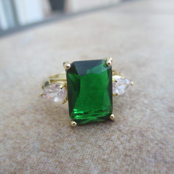 Vintage Green Rhinestone Ring, Size 9, Pale Gold … - image 8