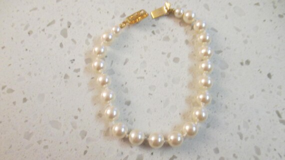 Pearl Hand Knotted Bracelet: Signed Gold Closure Hallmarked G. Silver View 5