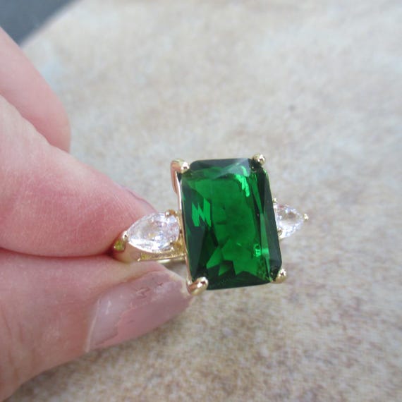 Vintage Green Rhinestone Ring, Size 9, Pale Gold … - image 5