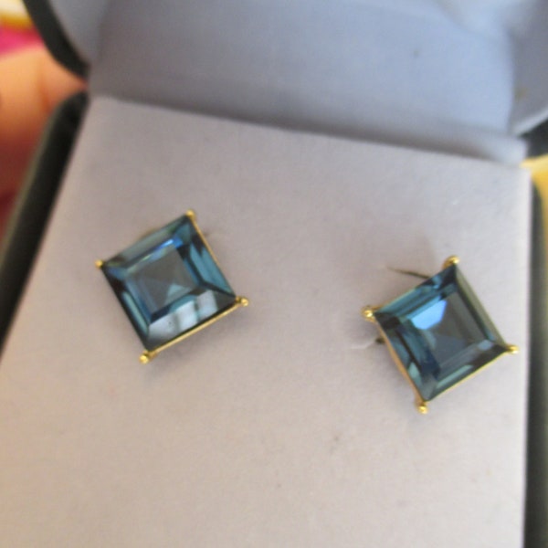 Pretty Blue Crystal Stud Pierced Earrings, Perfect Bridesmaid Earrings, Gold Tone Setting, Gift For Her, Original Gift Box, Free Shipping