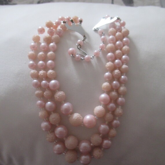 Dusty Pink Vintage JAPAN Three Strand Pink Faux P… - image 3