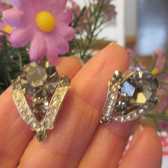 WEISS Mid-Century Smoky Gray and Clear Rhinestone… - image 3