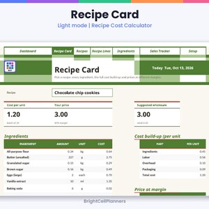 Op de afbeelding: Een digitaal receptkaart-sjabloon met een groen en wit kleurenschema. De interface toont velden voor receptnaam, kosten per eenheid, prijs en aanbevolen groothandelsprijs. Het bevat een ingredi&euml;ntenlijst met hoeveelheden en een kostentabel.
