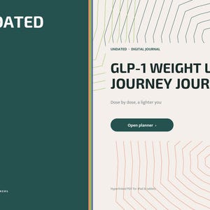 K&ouml;nnte beinhalten: Ein digitales Journal mit einer dunkelgr&uuml;nen linken Seite mit der Aufschrift UNDATED und einer hellbeigen rechten Seite mit dem Text GLP-1 WEIGHT LOSS JOURNEY JOURNAL, Dose by dose, a lighter you, und einem dunkelgr&uuml;nen Button Open planner.
