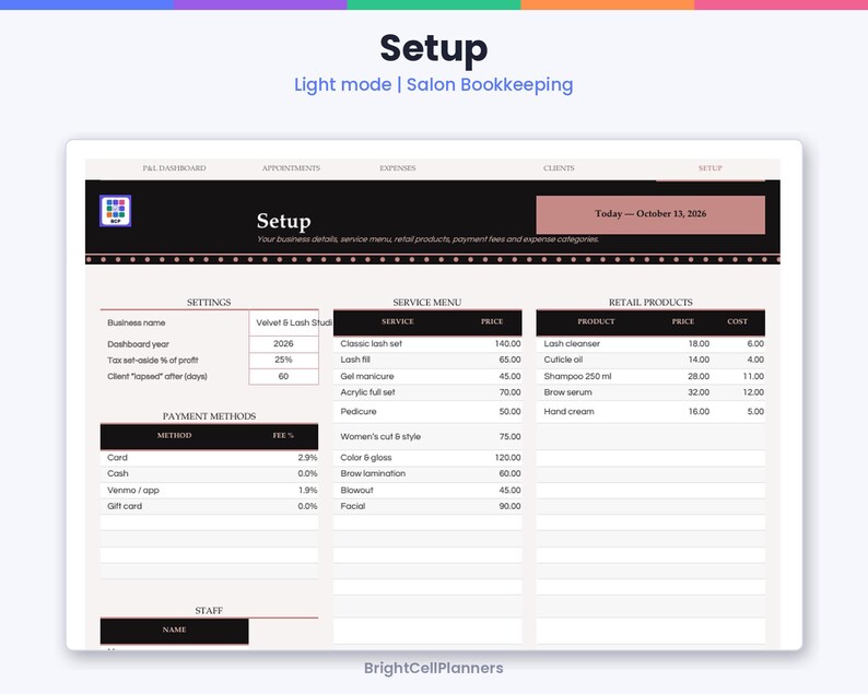K&ouml;nnte beinhalten: Ein digitales Buchhaltungs-Dashboard f&uuml;r Salons im Light-Modus. Die Benutzeroberfl&auml;che zeigt Bereiche f&uuml;r Einstellungen, Servicemen&uuml;, Einzelhandelsprodukte, Zahlungsmethoden und Personal. Text: Velvet 8 Lash Studio, 13. Oktober 2026, BrightCellPlanners.