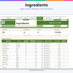 Op de afbeelding: Een digitale spreadsheet-interface getiteld Ingredients Light mode Recipe Cost Calculator door BrightCellPlanners. Het dashboard toont een voorraadprijslijst met kolommen voor ingredi&euml;nt, groep, eenheid, verpakkingsgrootte, prijs en kosten per eenheid.