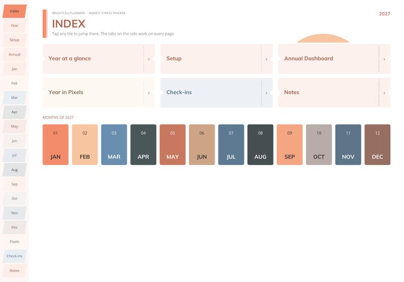 Peut inclure: Une page d'index de planificateur num&eacute;rique pour 2027 intitul&eacute;e INDEX, avec des onglets de navigation &agrave; gauche et des tuiles pour Year at a glance, Setup, Annual Dashboard, Year in Pixels, Check-ins et Notes. Douze tuiles mensuelles color&eacute;es.
