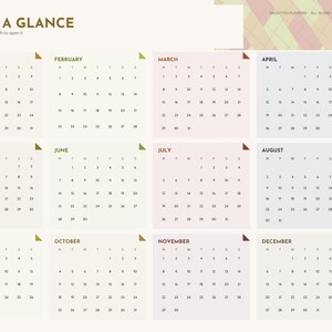 Puede incluir: Una p&aacute;gina de calendario digital 2027 titulada 2027 AT A GLANCE. Presenta doce cuadr&iacute;culas mensuales con fechas y una barra de navegaci&oacute;n lateral derecha con pesta&ntilde;as llamadas Index, Year, Setup, All-in-One, Weekly, Goal, Habit, Tasks, Recurring, Task, Budget, Calculator, Savings, Meal Setup, Meal, Grocery, Fitness, Metric, Imperial, Hydration y Notes.
