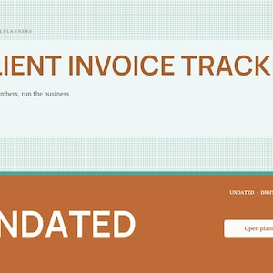 Pode incluir: Uma interface de planejador digital intitulada Client Invoice Tracker com o subt&iacute;tulo Run the numbers, run the business. O layout apresenta um fundo de grade azul claro, texto marrom e uma grande se&ccedil;&atilde;o marrom rotulada como Undated com um bot&atilde;o Open planner.