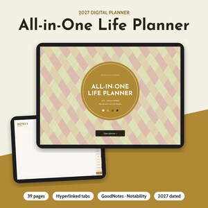 Puede incluir: Una agenda digital mostrada en la pantalla de una tableta con un patr&oacute;n de rombos beige y rosa. El c&iacute;rculo central presenta el texto All-in-One Life Planner, 2027 Digital Planner y Open planner. Una segunda tableta muestra una p&aacute;gina.