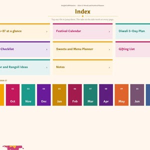 Pu&ograve; includere: Una pagina indice di un planner digitale intitolata Index con schede di navigazione a sinistra. Presenta pulsanti rettangolari per 2026-27 at a glance, Festival Calendar, Diwali 5-Day Plan, Puja Checklist, Sweets and Menu Planner, Gifting List, Decor and Rangoli Ideas e Notes, oltre a una riga di calendario mensile.