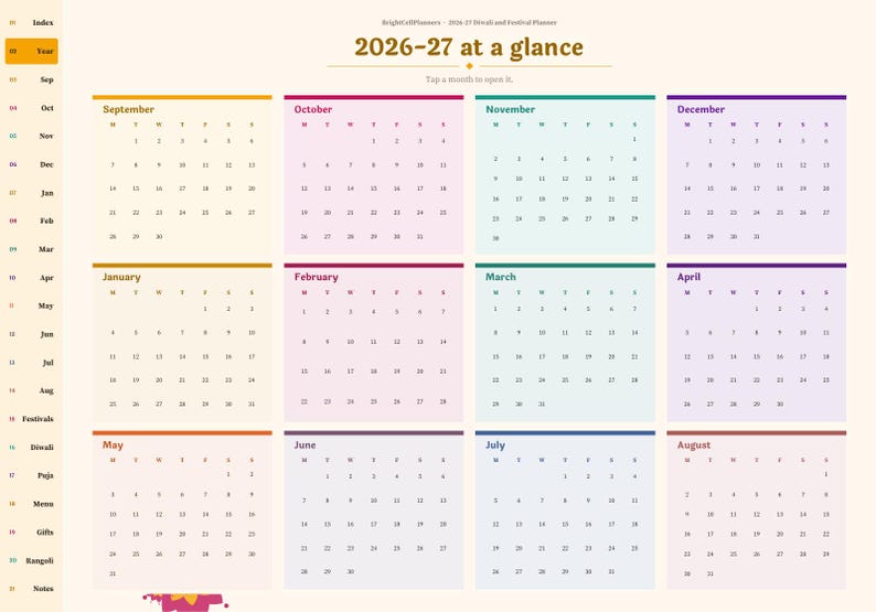 Pu&ograve; includere: Una pagina di calendario digitale 2026-27 con una barra di navigazione laterale sinistra. Il layout presenta dodici griglie mensili organizzate in quattro colonne e tre righe, ciascuna con intestazioni colorate e date.