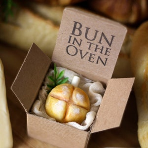 Spring Pregnancy Announcement - Bun in the Oven -  Baby Gender Reveal - Grandparents To Be - Unique Customizable Fall Announcement