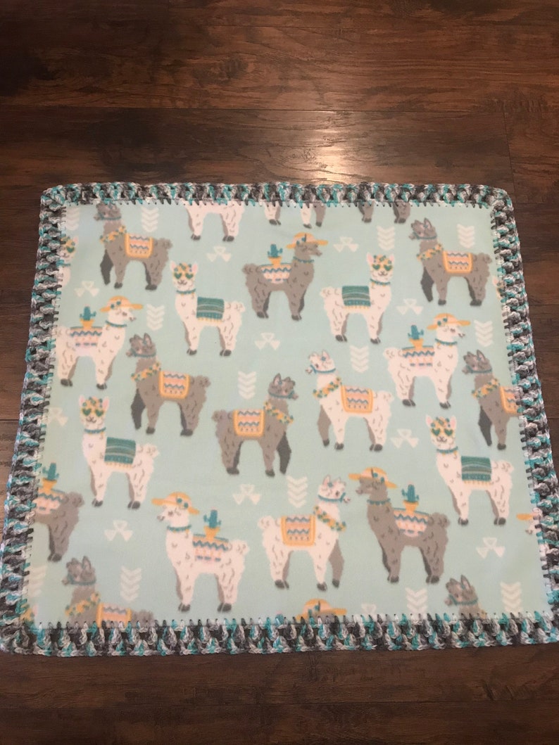 Lama\u2019s Fleece Crochet Newborn Blanket