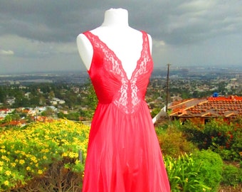 BEAUTIFUL  1970's Siren/Hollywood Nightgown "My Love"