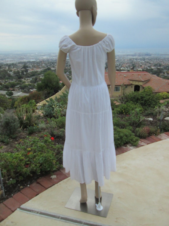 1970's Vintage Beautiful Flowing Long White Cotto… - image 4
