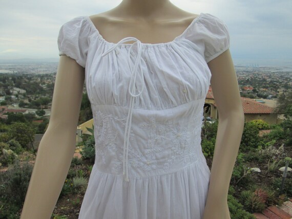 1970's Vintage Beautiful Flowing Long White Cotto… - image 3