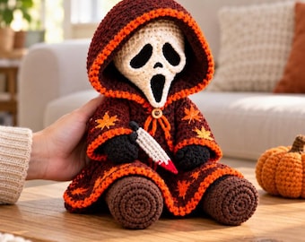 Patrón de ganchillo en PDF para muñeca de terror con capucha, muñeca con máscara de grito otoñal con túnica marrón y bordado de hojas naranjas, 5 guías visuales.