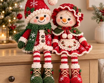 Patrón de ganchillo en PDF para pareja de muñecos de nieve, muñecos navideños para estantería con piernas colgantes, gorro de Papá Noel y gorro con volantes, 5 guías visuales.