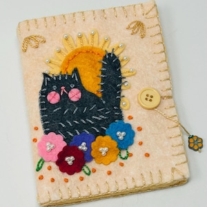NEEDLE BOOK - Kitty Cat Needle Book - Needle Case - Handmade Needle Book - Felt Needle Book - Sewing Gift - Sewing Accessories