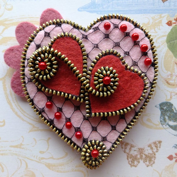 Hearts Felt Zipper Brooch