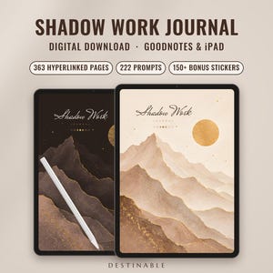 Könnte beinhalten: Ein digitales Shadow Work Journal für Goodnotes und iPad mit 363 verlinkten Seiten, 222 Prompts und 150 Bonus-Stickern. Zwei Tablets zeigen Berglandschaft-Cover in dunklen und hellen Tönen mit einem weißen Eingabestift auf dem linken Display.