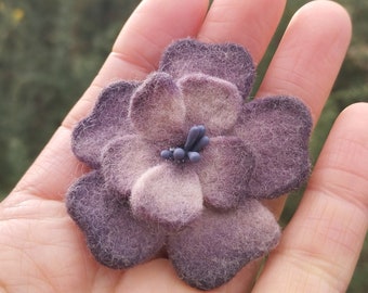 broche aubépine violet fâné, fleur violet foncé et mauve, fleur en laine, barrette fée, broche féerique, cottagecore/ fairycore