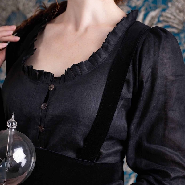 Chemisier fin en lin noir col plissé à la main/ Style regency/ Vêtement inspiration historique/ cottagecore/ vintage/ blouse manche longue