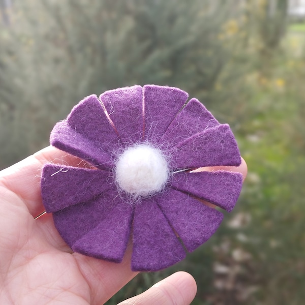 barrette marguerite, violet/blanc pour les cheveux, fleur en laine, barrette fée, coiffure féerique, cottagecore/ fairycore